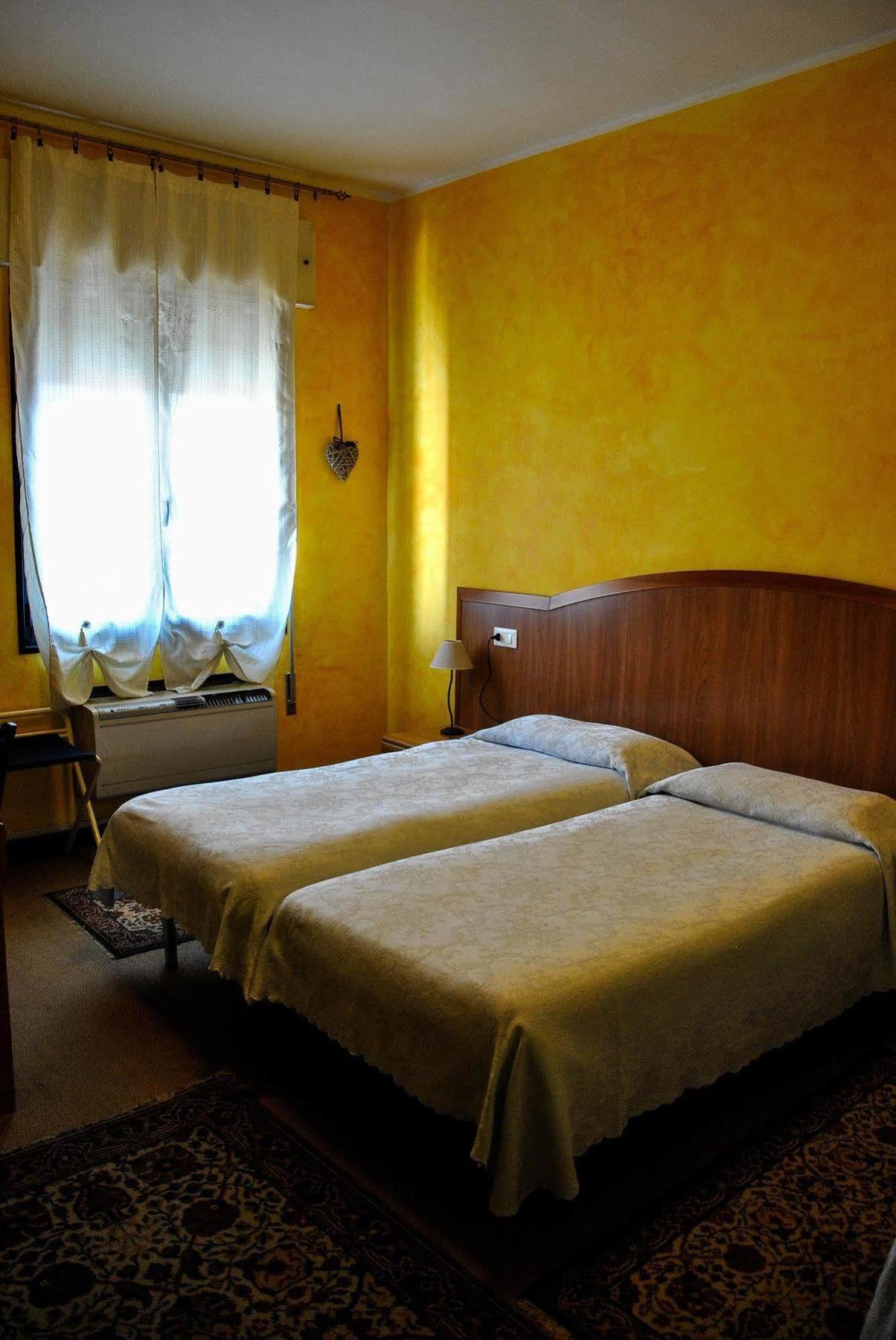Hotel Alla Fiera Padua Exteriör bild